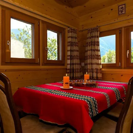 Alpenhutte Doru شاليه *